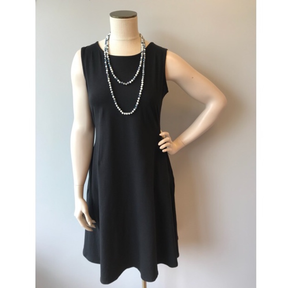 Black sleeveless dress